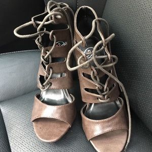 Hot high heeled lace up ladies shoe 👠